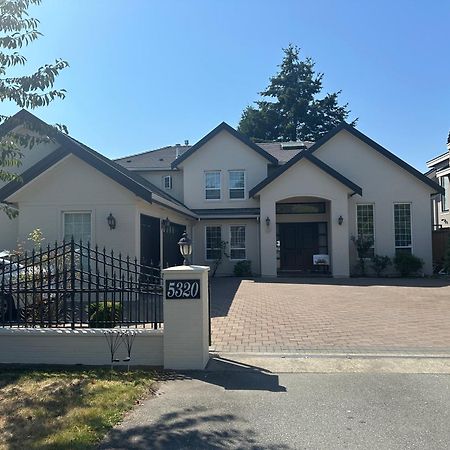 Vancouver Luxury Homestay Richmond Exterior foto